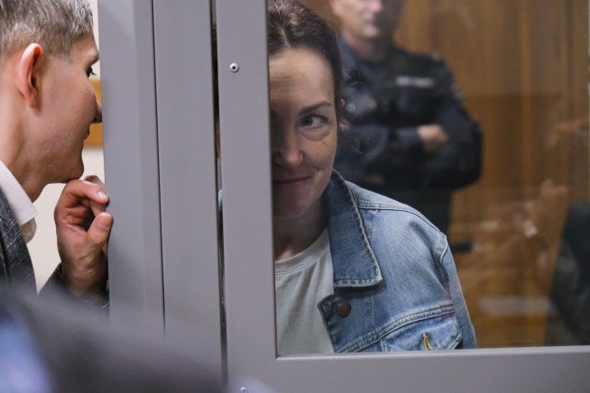 Russian court extends the detention of a Russian-US journalist