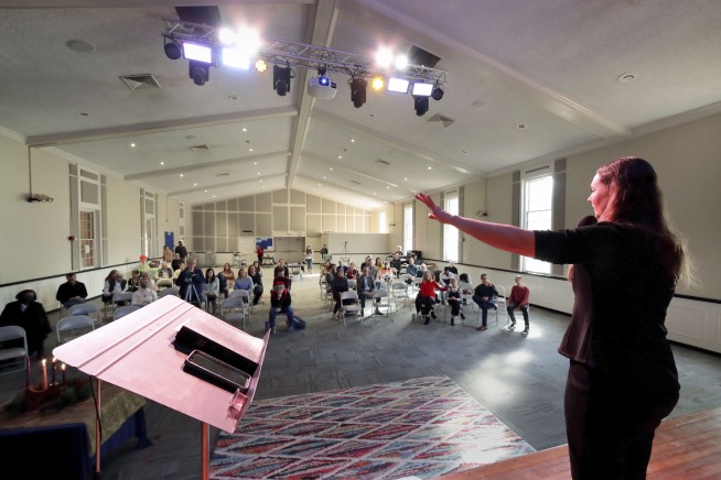 Across US, houses of worship struggle to rebuild attendance