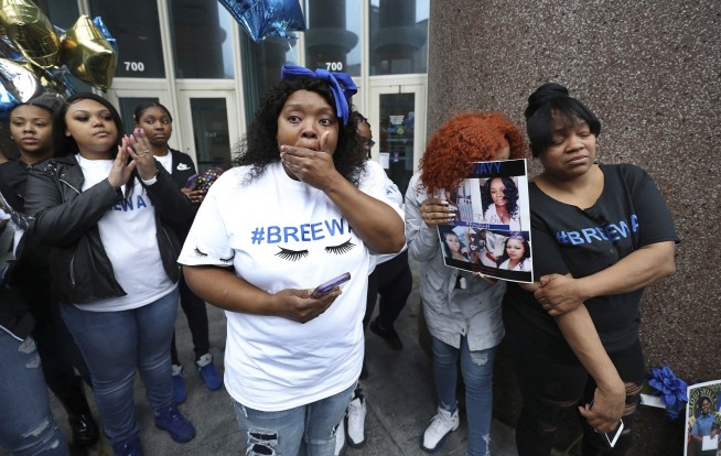 Louisville chief, under fire in black woman's death, retires