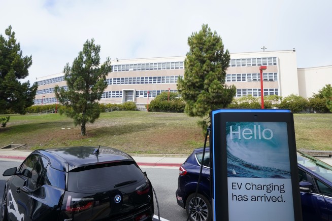 California phasing out gas vehicles in climate change fight