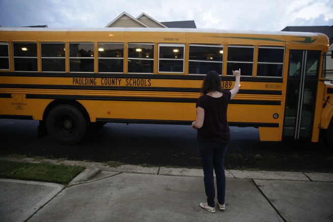 Images of student crowds raise questions in Georgia schools