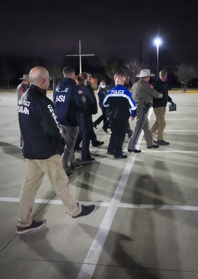 Hostages safe after Texas synagogue standoff; captor dead