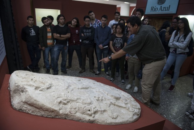 Experts: Mayan altar hints at ancient intrigue