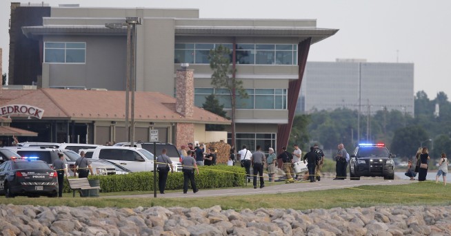 Police: 2 shot at Oklahoma restaurant; civilian kills gunman