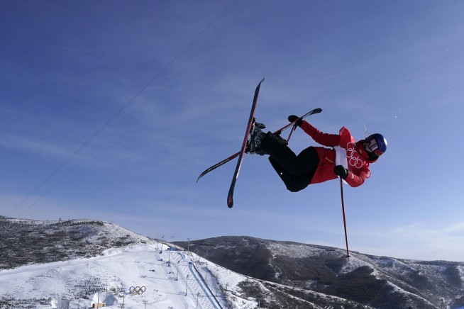 Gu breezes to gold in ski halfpipe, 3rd medal at Olympics