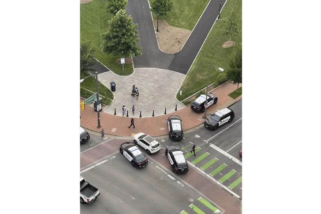 2 dead in shooting after high school graduation ceremony in Virginia capital