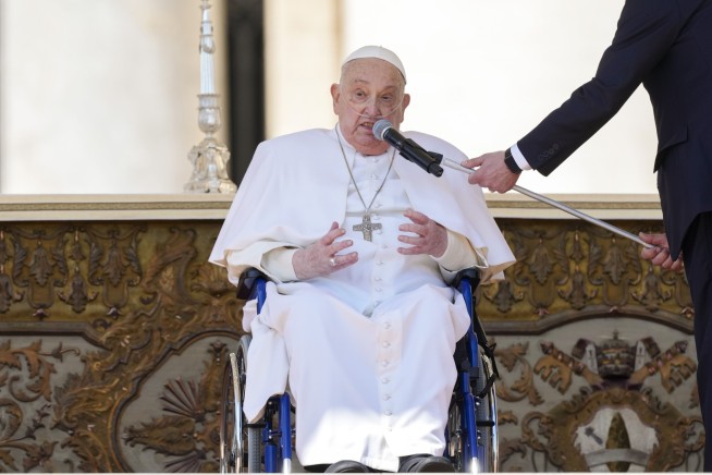 Pope makes surprise appearance at St. Peter’s Square, 2 weeks after leaving hospital