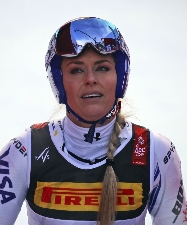 With retirement near, Vonn crashes in super-G at worlds