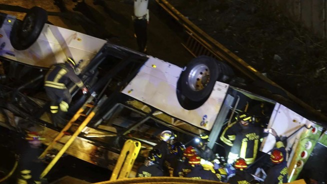 Bus crash across lagoon from Venice's historic center kills 21 people, including Ukrainian tourists