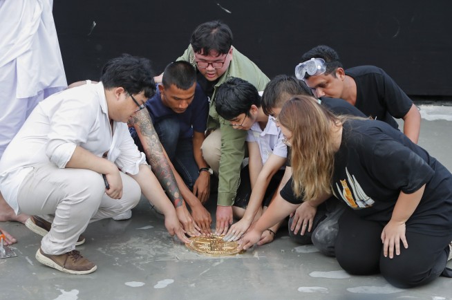 Plaque symbolizing Thai democracy removed in less than a day