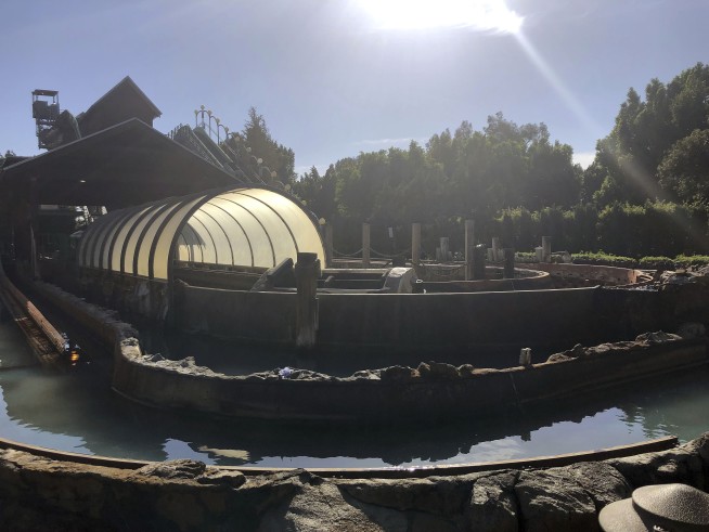 3 hurt in log ride crash at California amusement park