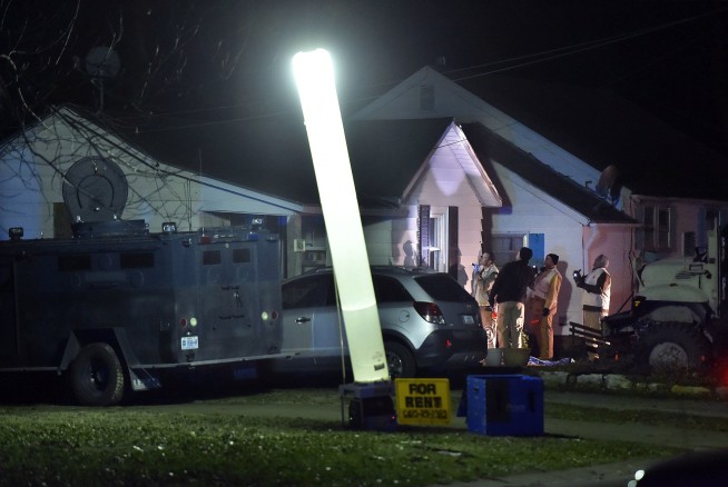 Missouri officer killed, 2 hurt when sent to wrong house