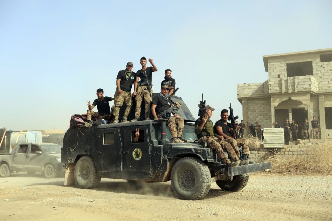 Iraqi PM signals start of operations to drive IS from Mosul