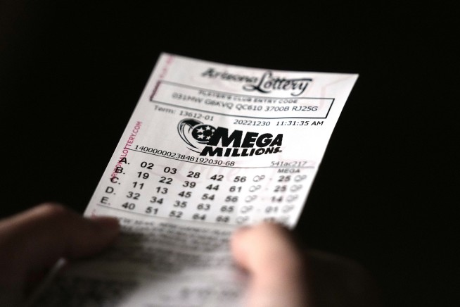 Mega Millions jackpot climbs to $785M after no big winner