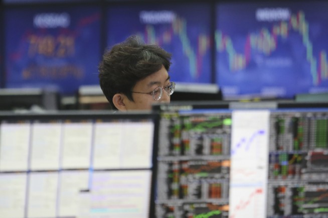 Stocks end with solid gains after shaking off a choppy start