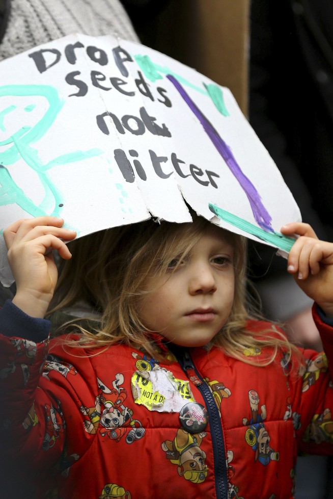 Students globally protest warming, pleading for their future