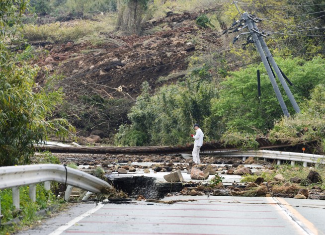 Japan quakes kill at least 32; rescuers rush to free trapped
