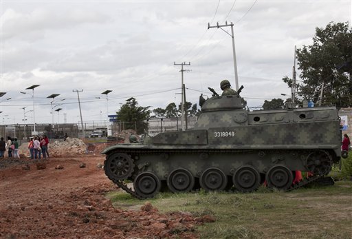 Mexico: Manhunt on after drug lord 'El Chapo' Guzman escapes