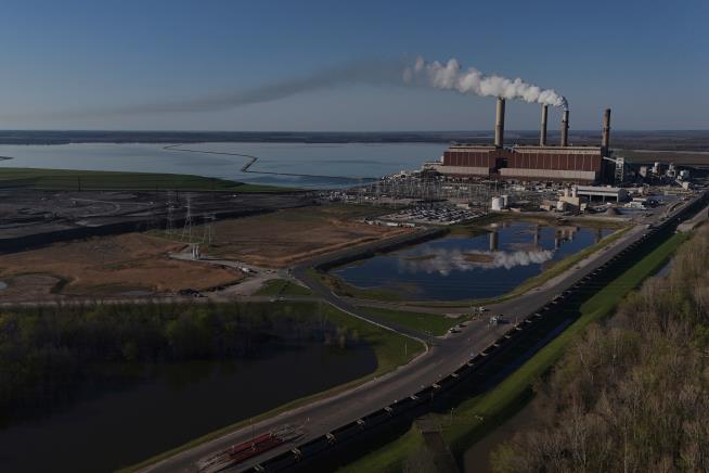 Trump administration eases limits on coal plants for emitting mercury, other toxins