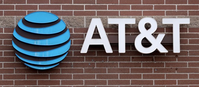 AT&T will give $5 to customers hit by cellphone network outage