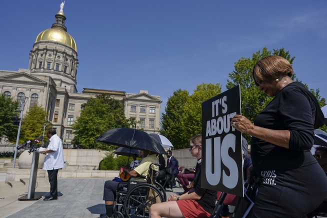 Giuliani turns himself in on Georgia 2020 election charges after bond is set at $150,000