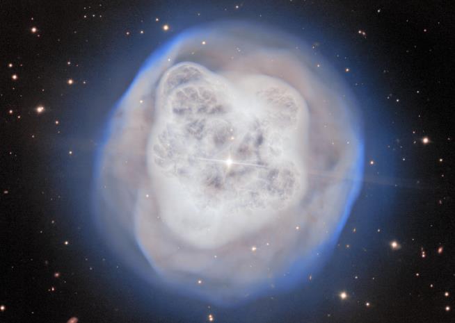Dying star resembles a billowing crystal ball in new telescope photo