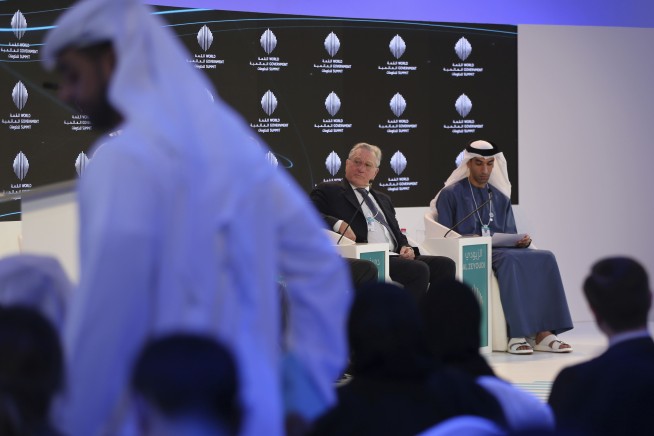 Robert De Niro takes aim at Trump's climate change policy