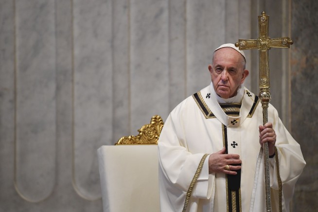Pope urges solidarity on an Easter of both joy, virus sorrow
