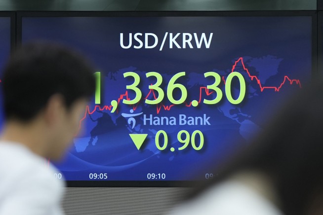 Asian stocks follow Wall St higher on hopes for US debt deal