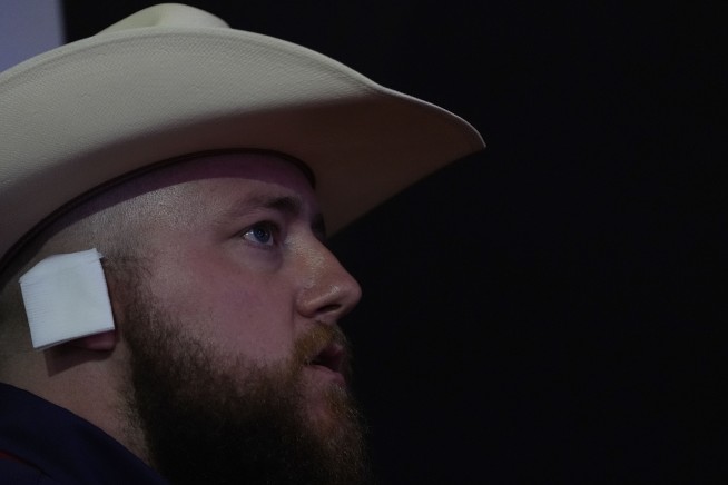 JD Vance introduces himself as Trump's running mate and makes direct appeal to his native Rust Belt