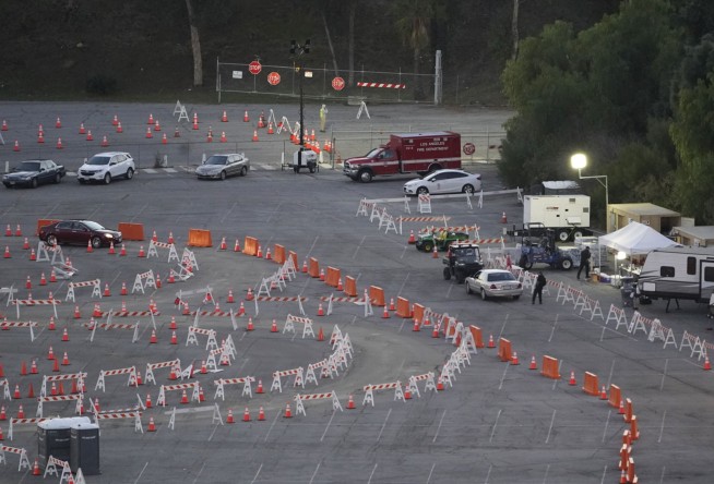 Anti-vaccine protesters temporarily shut down vaccine site