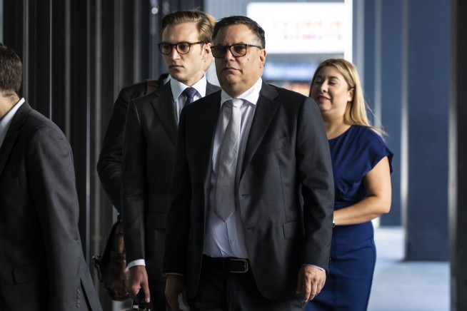 Witness: Desperate R. Kelly offered $1M for return of video