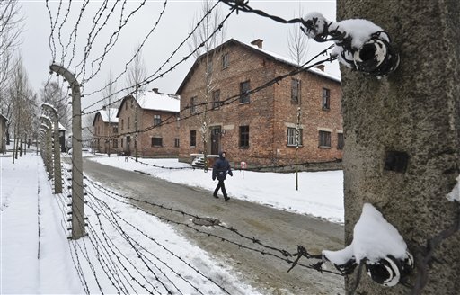 Spielberg warns of growing anti-Semitism at Holocaust event