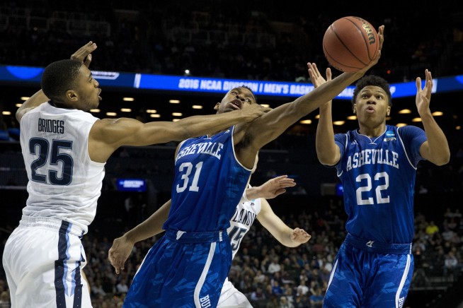 The Latest: Decosey's 3 free throws send Temple-Iowa to OT