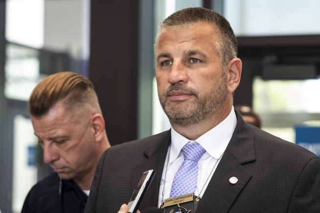 Chicago police union head urges cops to defy vaccine mandate