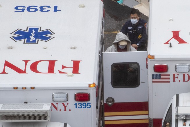 New York state nears 1,000 coronavirus deaths