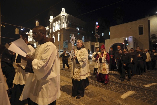 Relic thought to be from Jesus’ manger arrives in Bethlehem