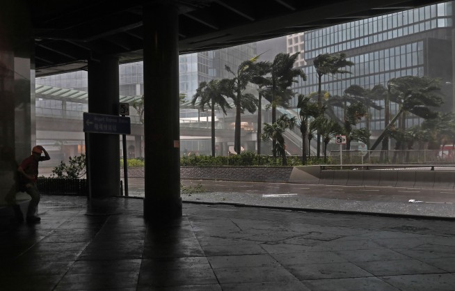 Typhoon lashes south China after killing 36 in Philippines