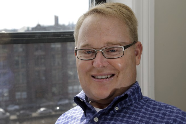 Travis Roy, BU player paralyzed in first game, dies at 45