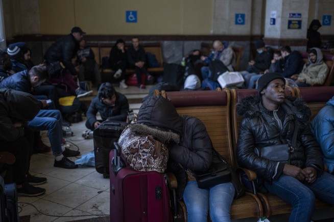 Ukraine civilians race to evacuate under 11-hour cease-fire