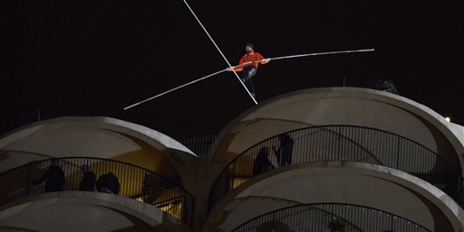 Wallenda completes Chicago skyscraper wire walks