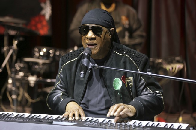 Stevie Wonder says he's getting a kidney transplant in fall