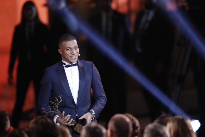 Ballon d'Or 1sts: Modric wins, Hegerberg takes women's award