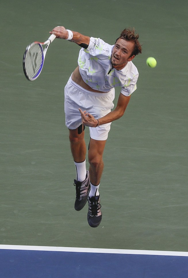 Bothered by back, Federer loses US Open QF to 'Baby Fed'