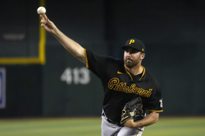 Castro loses phone in Pirates' 6-4 loss to Diamondbacks
