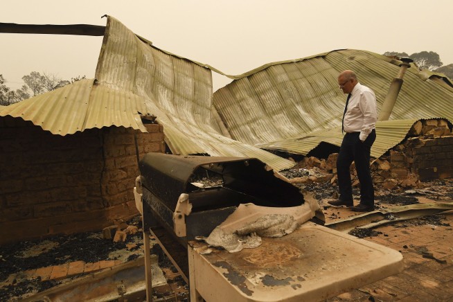 Australian PM's leadership criticized during wildfire crisis