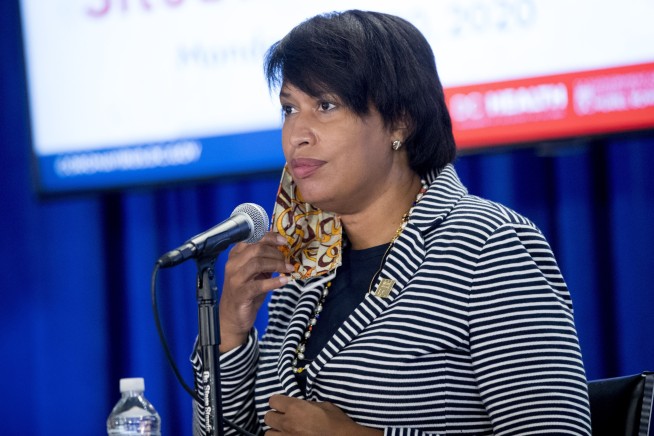 DC mayor to order mandatory masks as infections rise again