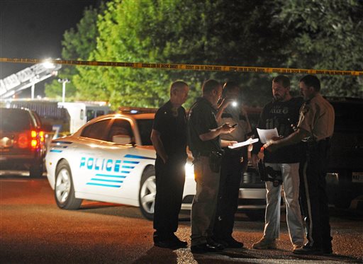 2 Mississippi officers fatally shot; 2 suspects sought