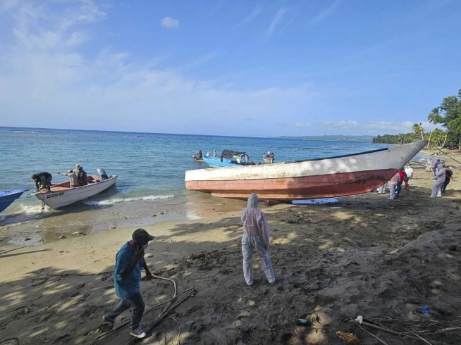 Dominican Republic trying to identify the remains of 14 decomposed bodies found on abandoned vessel