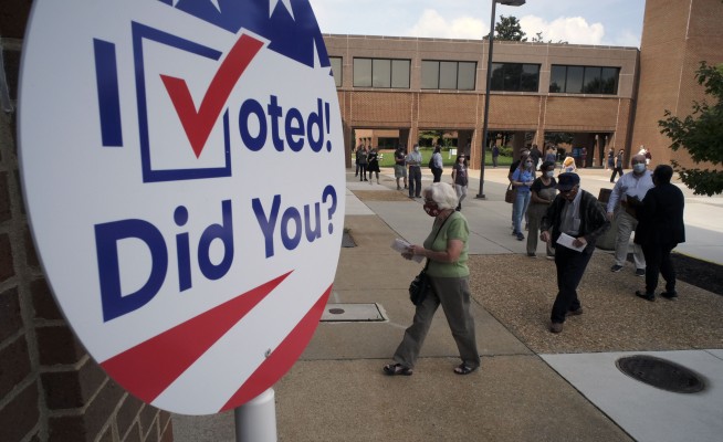 Federal judge extends Virginia voter registration deadline